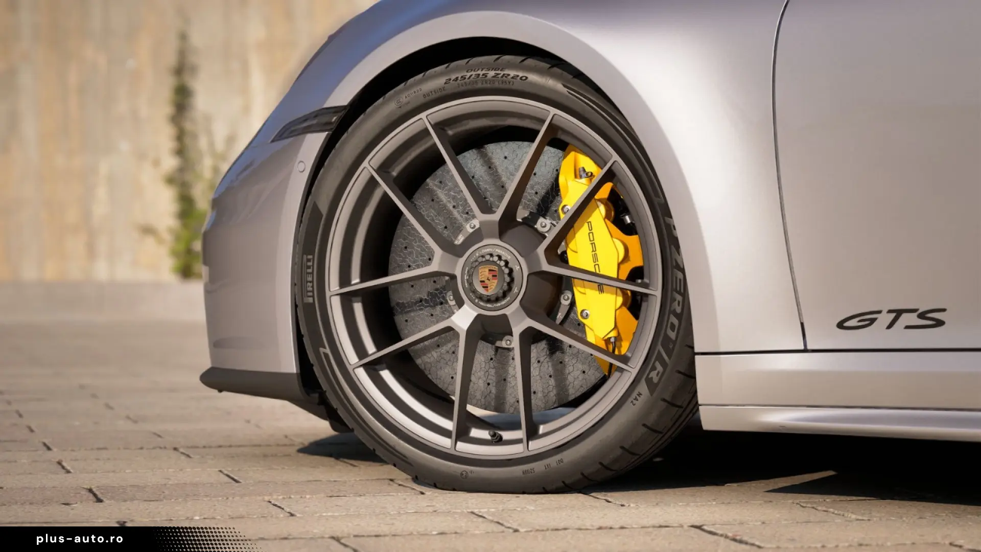 PORSCHE 911 CARRERA 4 GTS