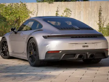 PORSCHE 911 CARRERA 4 GTS