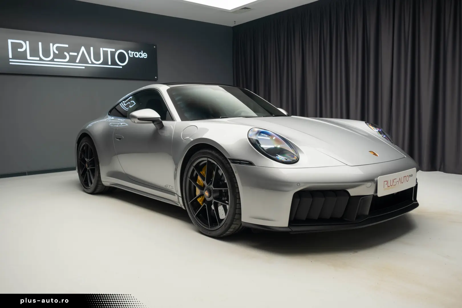 PORSCHE 911 992 CARRERA 4 GTS