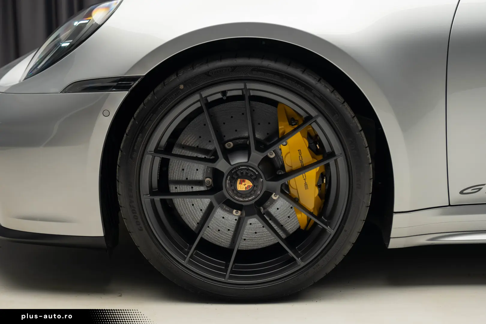 PORSCHE 911 992 CARRERA 4 GTS