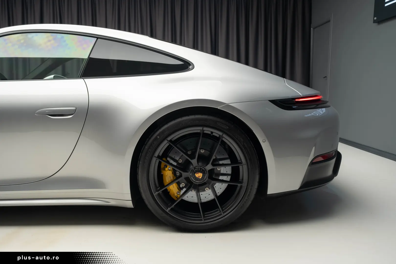 PORSCHE 911 992 CARRERA 4 GTS