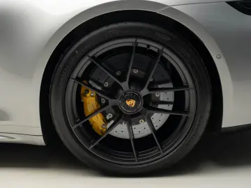 PORSCHE 911 992 CARRERA 4 GTS