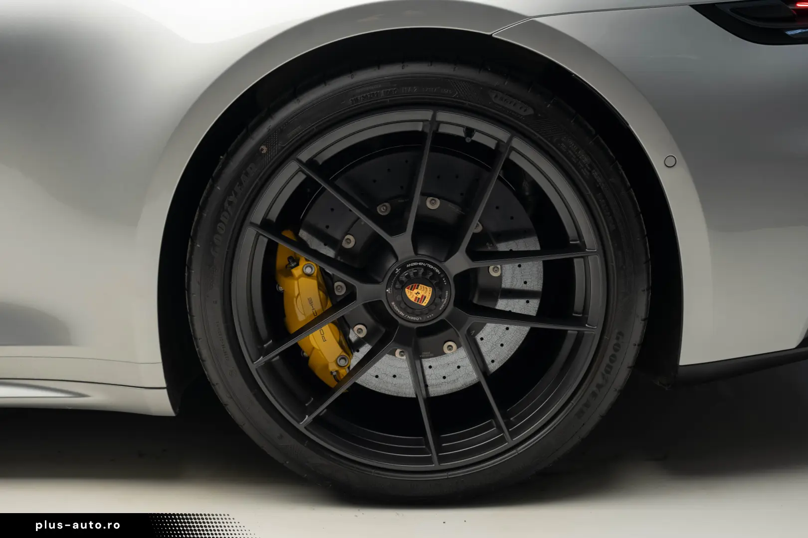 PORSCHE 911 992 CARRERA 4 GTS