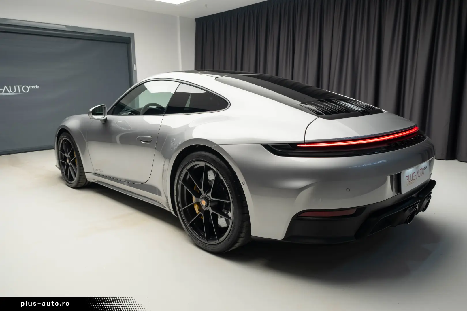 PORSCHE 911 992 CARRERA 4 GTS