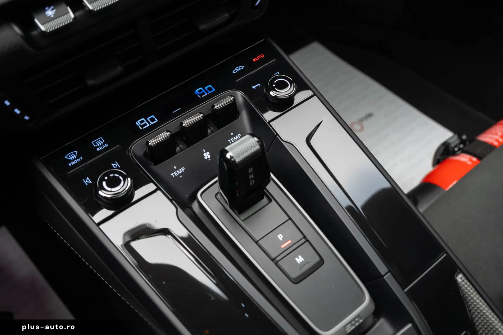 PORSCHE 911 992 CARRERA 4 GTS