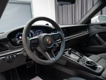 PORSCHE 911 992 CARRERA 4 GTS