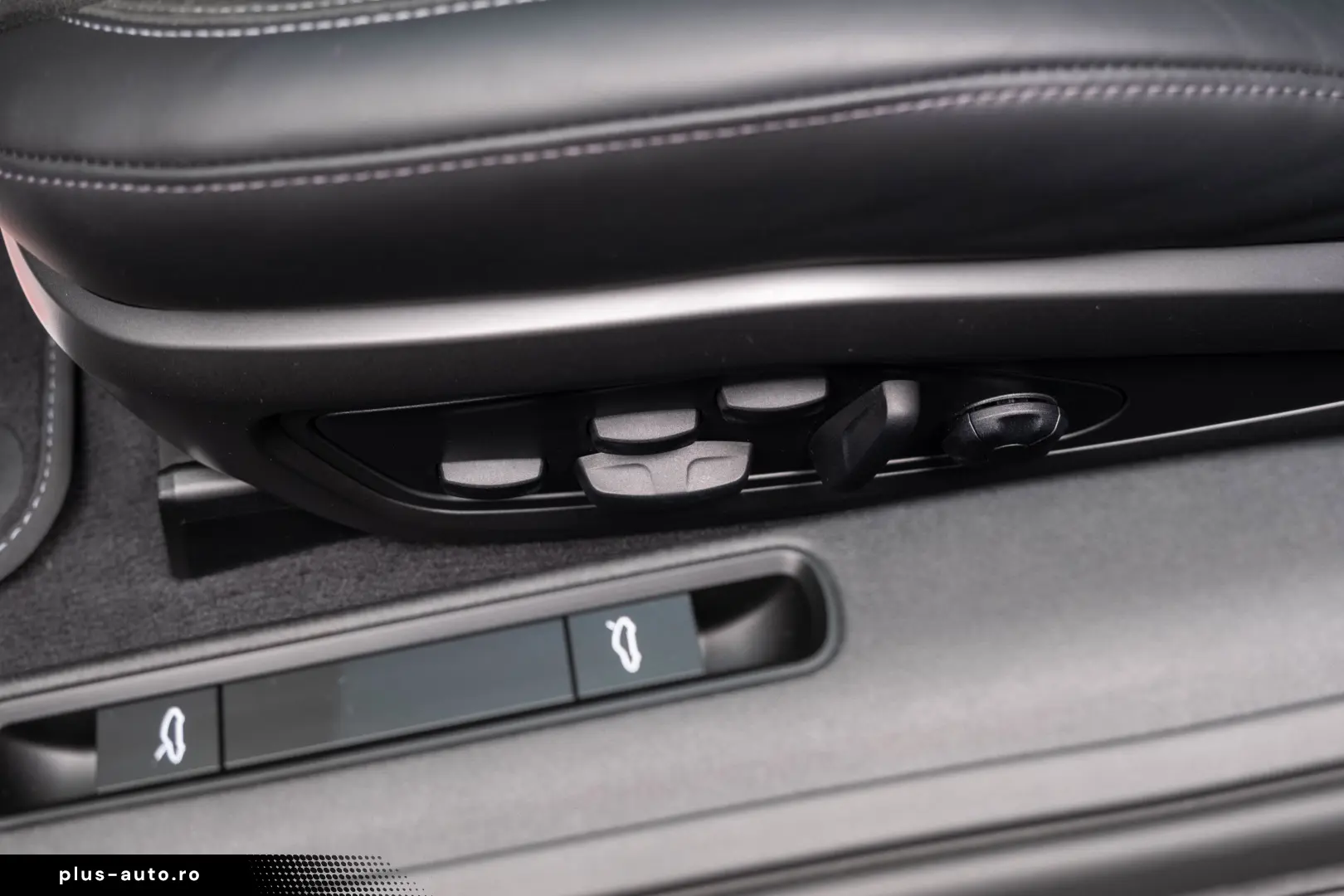 PORSCHE 911 992 CARRERA 4 GTS