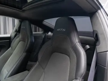 PORSCHE 911 992 CARRERA 4 GTS