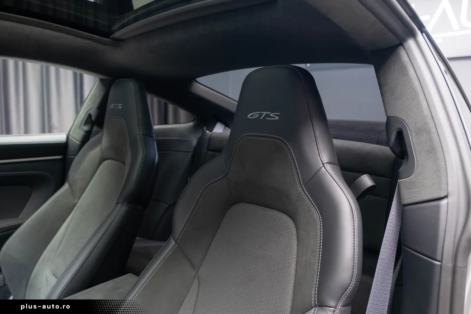 PORSCHE 911 992 CARRERA 4 GTS