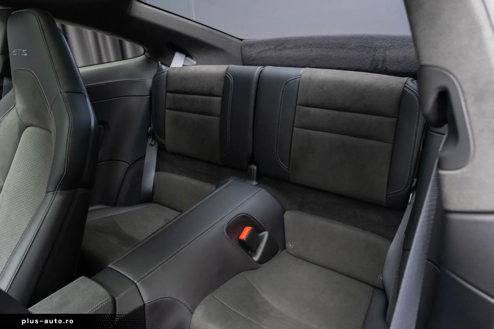 PORSCHE 911 992 CARRERA 4 GTS