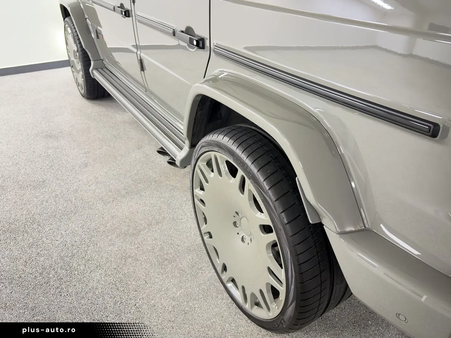 MERCEDES-BENZ G 63 AMG BRABUS 700  CLASSIC GREY