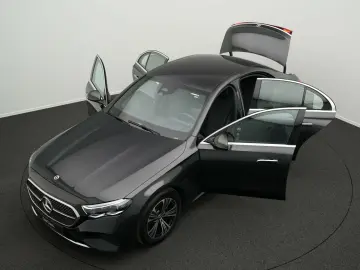 MERCEDES-BENZ E 220 d Avantgarde Digital AHK Airmatic