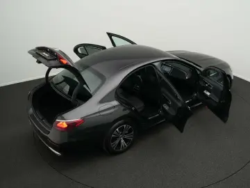 MERCEDES-BENZ E 220 d Avantgarde Digital AHK Airmatic