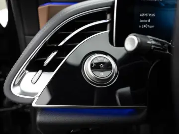 MERCEDES-BENZ E 200 4M AMG-Sport