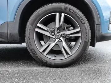 VOLVO XC40 Plus Dark 2WD B3 ACC BLISS H&K