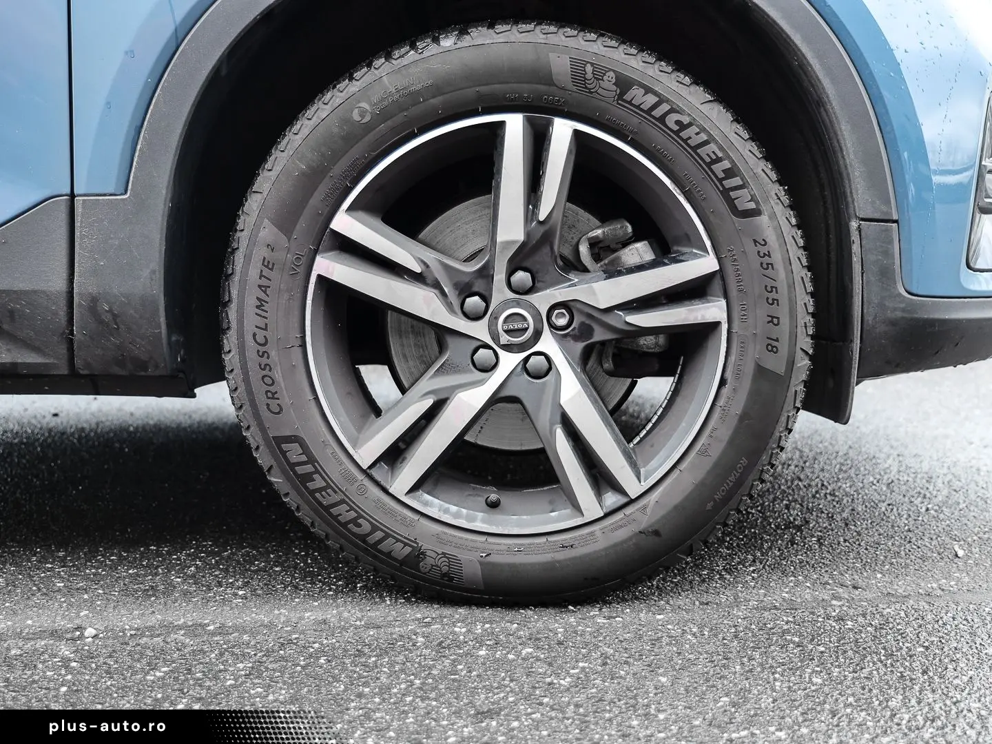 VOLVO XC40 Plus Dark 2WD B3 ACC BLISS H&K