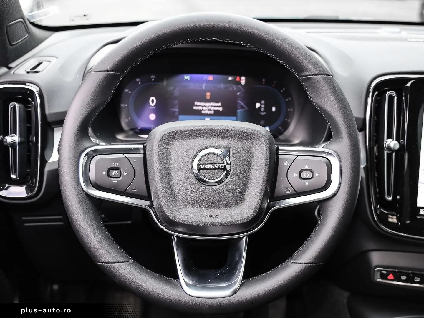 VOLVO XC40 Plus Dark 2WD B3 ACC BLISS H&K