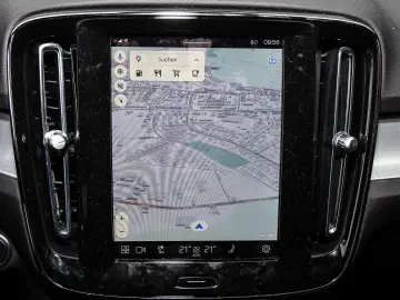 VOLVO XC40 Plus Dark 2WD B3 ACC BLISS H&K