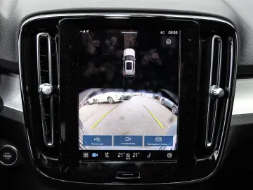 VOLVO XC40 Plus Dark 2WD B3 ACC BLISS H&K