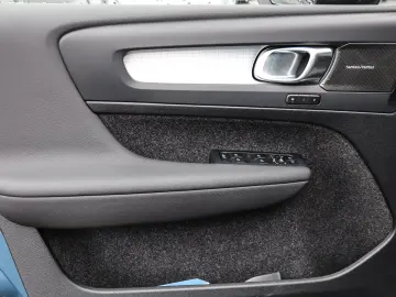 VOLVO XC40 Plus Dark 2WD B3 ACC BLISS H&K