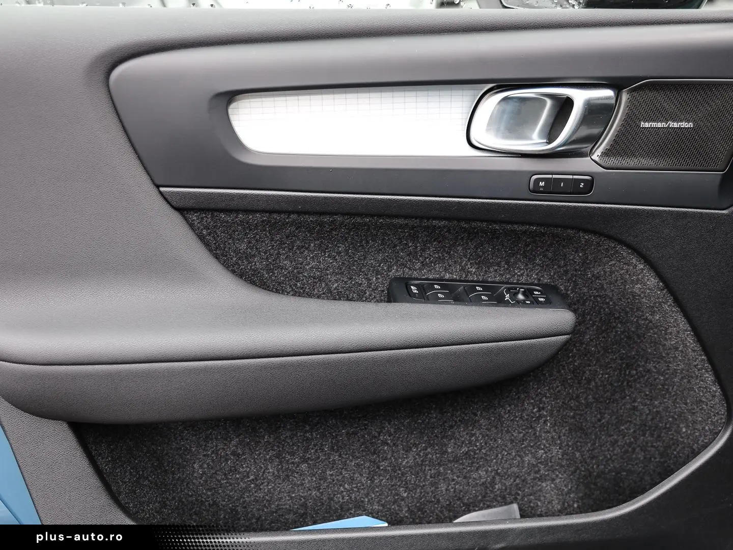 VOLVO XC40 Plus Dark 2WD B3 ACC BLISS H&K