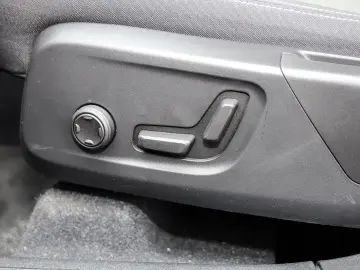 VOLVO XC40 Plus Dark 2WD B3 ACC BLISS H&K