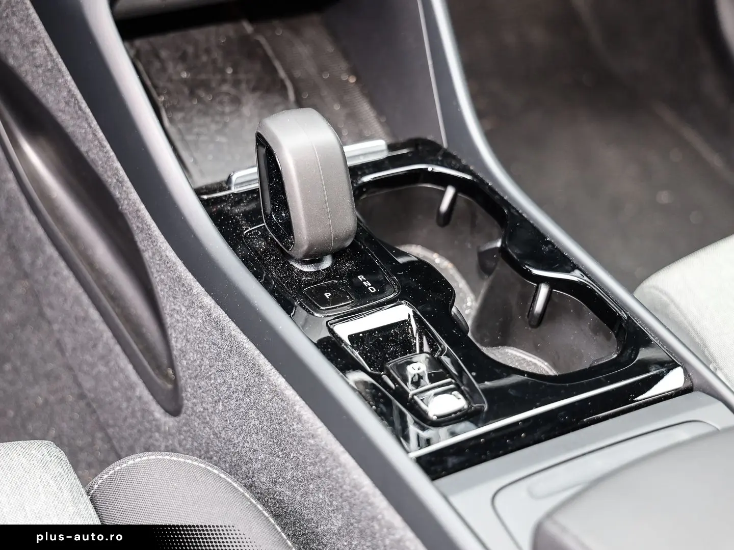 VOLVO XC40 Plus Dark 2WD B3 ACC BLISS H&K