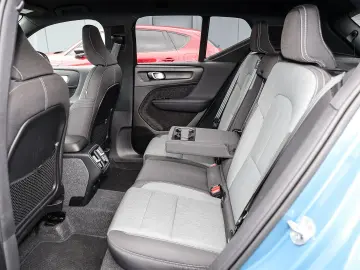 VOLVO XC40 Plus Dark 2WD B3 ACC BLISS H&K