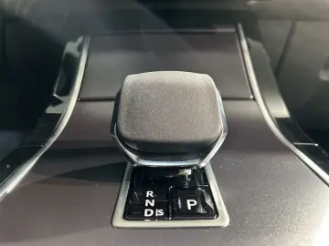 LAND ROVER Range Rover Velar P400e Dynamic SE