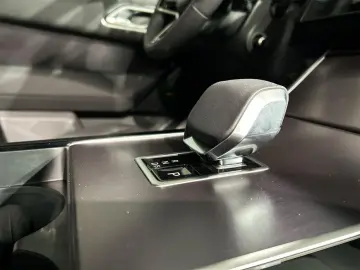 LAND ROVER Range Rover Velar P400e Dynamic SE