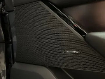 LAND ROVER Range Rover Velar P400e Dynamic SE