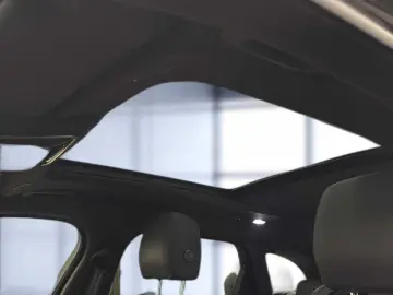 LAND ROVER Range Rover Velar P400e Dyn. SE Pano 20'