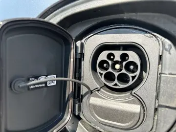 LAND ROVER Range Rover Velar P400e Dyn. SE PHEV HUD Pano 3D