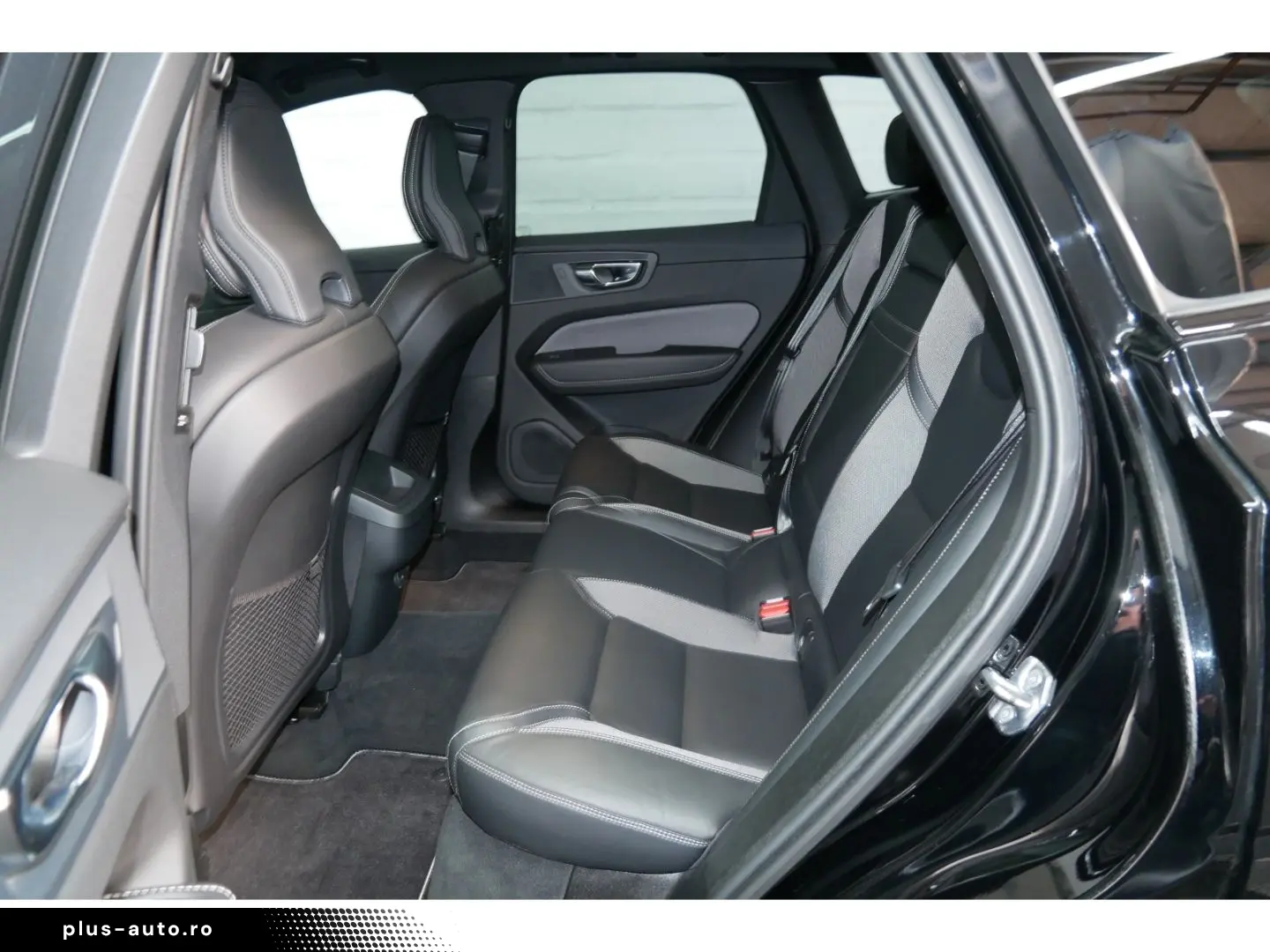 VOLVO XC60 R Design AWD B4 LED Navi Leder AHK PDC 19