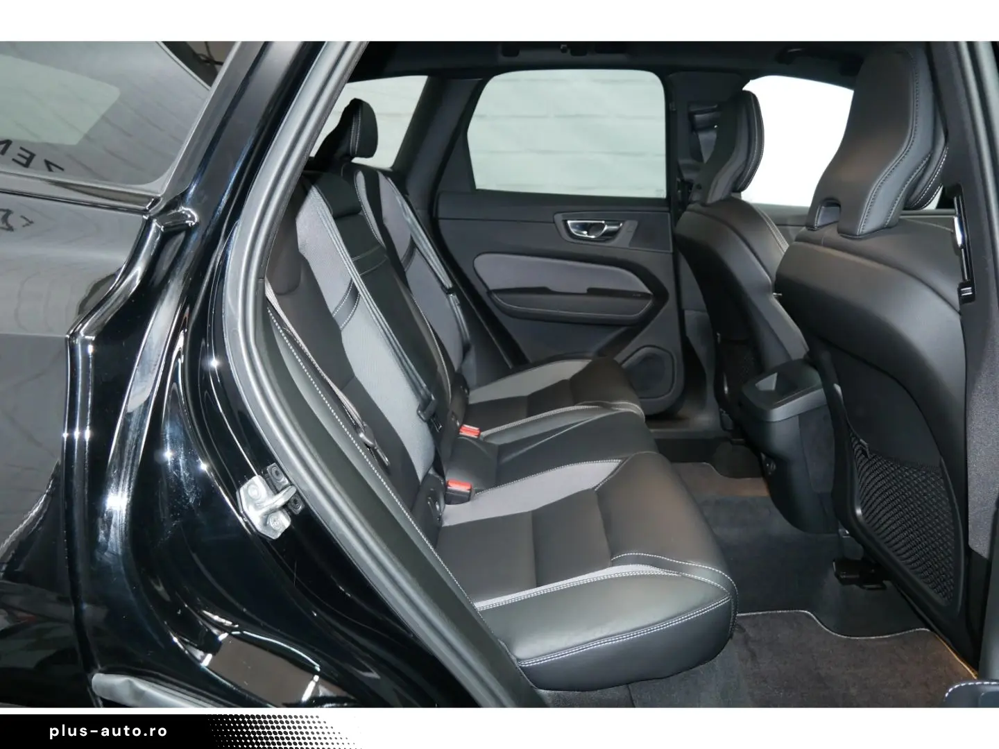 VOLVO XC60 R Design AWD B4 LED Navi Leder AHK PDC 19