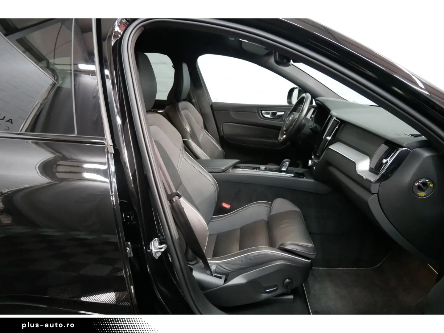 VOLVO XC60 R Design AWD B4 LED Navi Leder AHK PDC 19