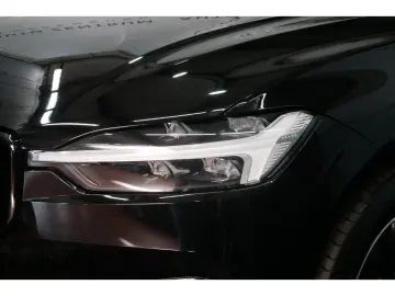 VOLVO XC60 R Design AWD B4 LED Navi Leder AHK PDC 19