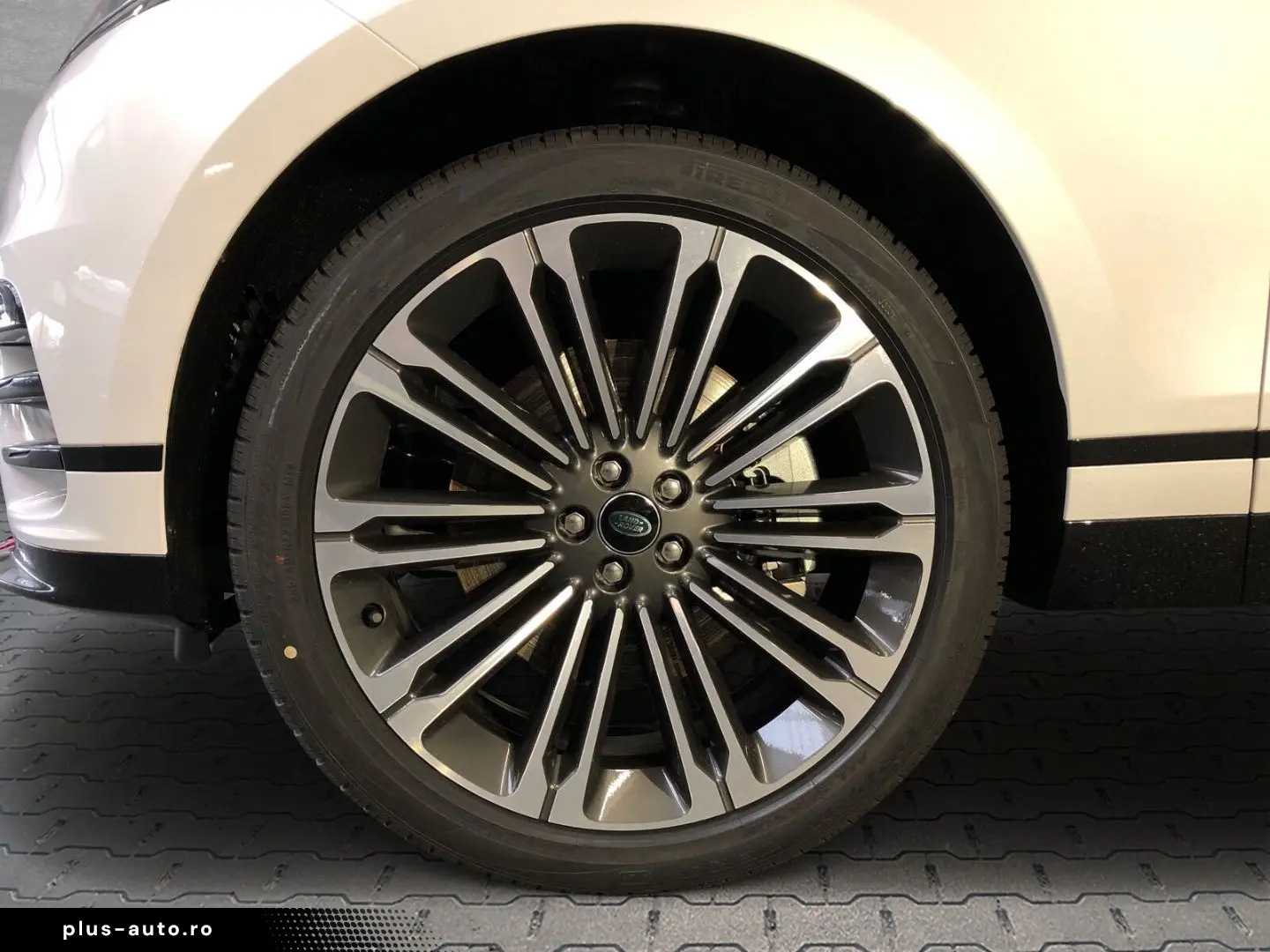 LAND ROVER Range Rover Velar P400 Dyn. HSE Massagesitze