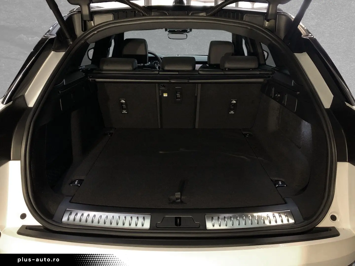 LAND ROVER Range Rover Velar P400 Dyn. HSE Massagesitze