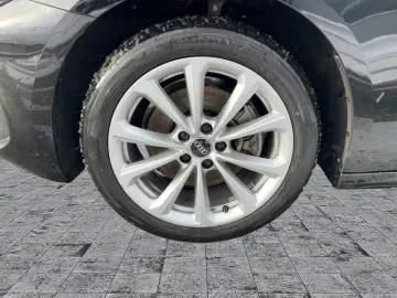 AUDI A5 Limousine 40 TFSI QU S-TR NAV RFK ACC SHZ 18