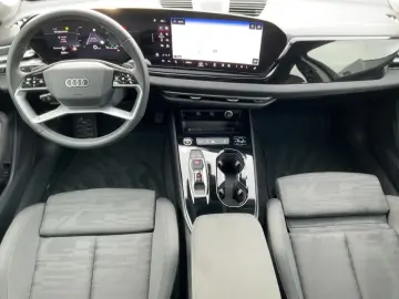 AUDI A5 Limousine 40 TFSI QU S-TR NAV RFK ACC SHZ 18