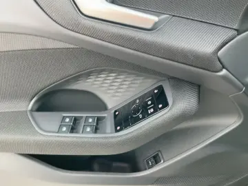 AUDI A5 Limousine 40 TFSI QU S-TR NAV RFK ACC SHZ 18