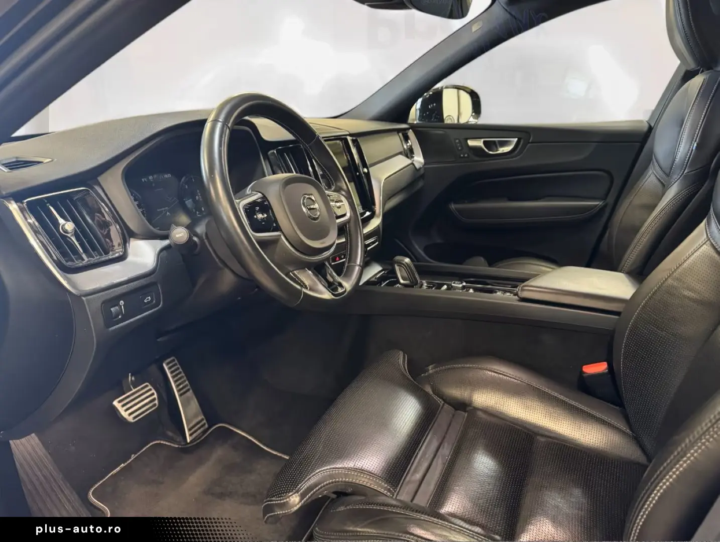 VOLVO XC60 B4 D AWD R-Design AHK WinterPro Sitzbelüftu