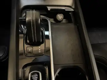 VOLVO XC60 B4 D AWD R-Design AHK WinterPro Sitzbelüftu