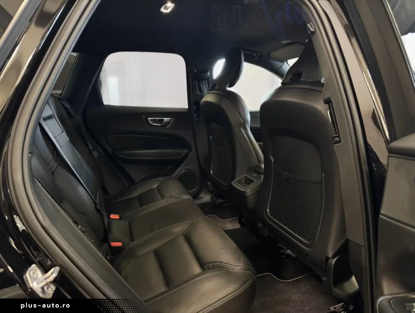 VOLVO XC60 B4 D AWD R-Design AHK WinterPro Sitzbelüftu