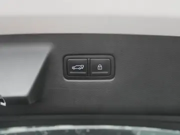 HYUNDAI Santa FE 1.6 TGDI PHEV 4WD DCT Blackline SHZ HUD