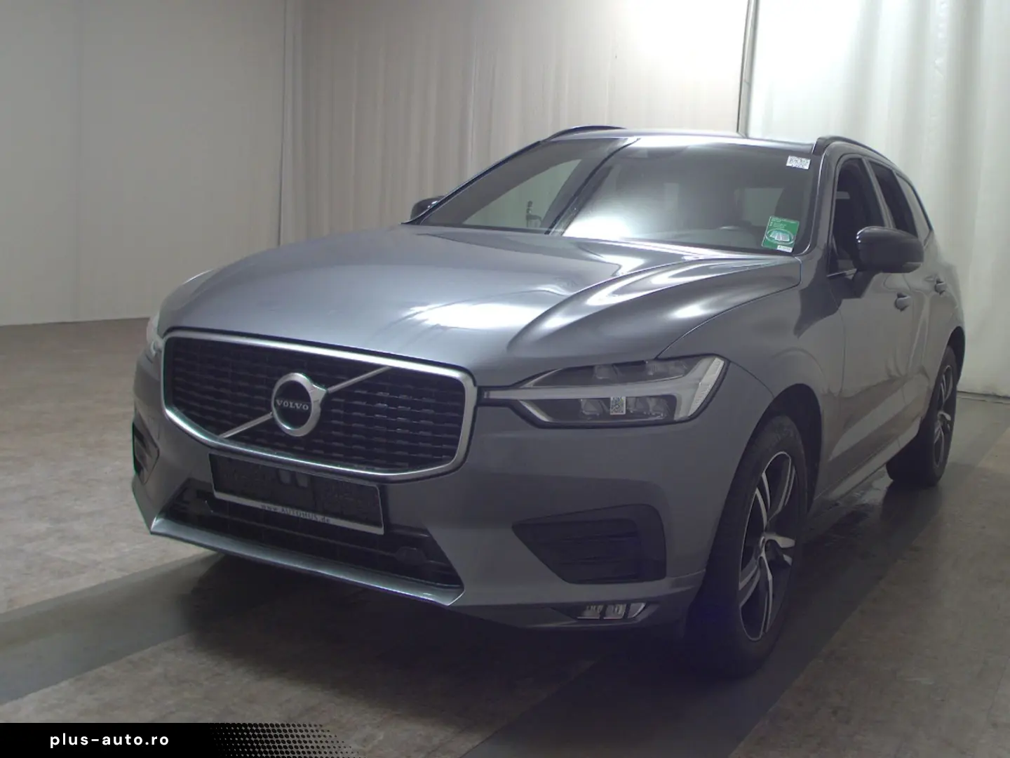 VOLVO XC60 B4 D AWD R-Design Navi LED RfK AHK PDC Shz