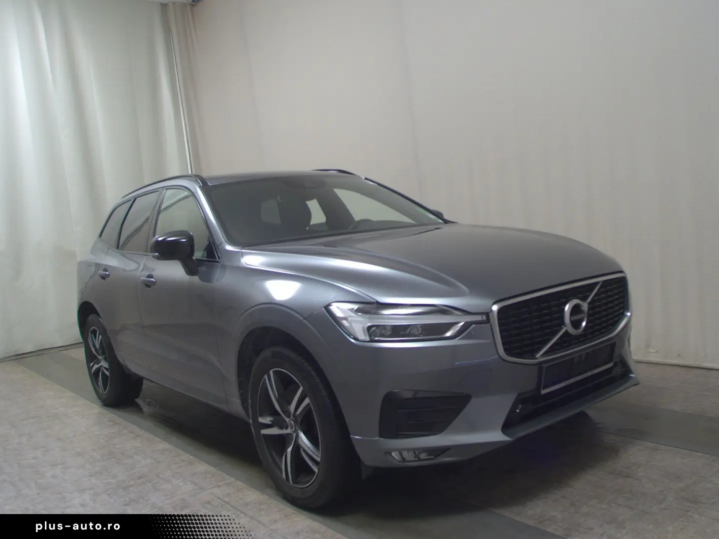 VOLVO XC60 B4 D AWD R-Design Navi LED RfK AHK PDC Shz
