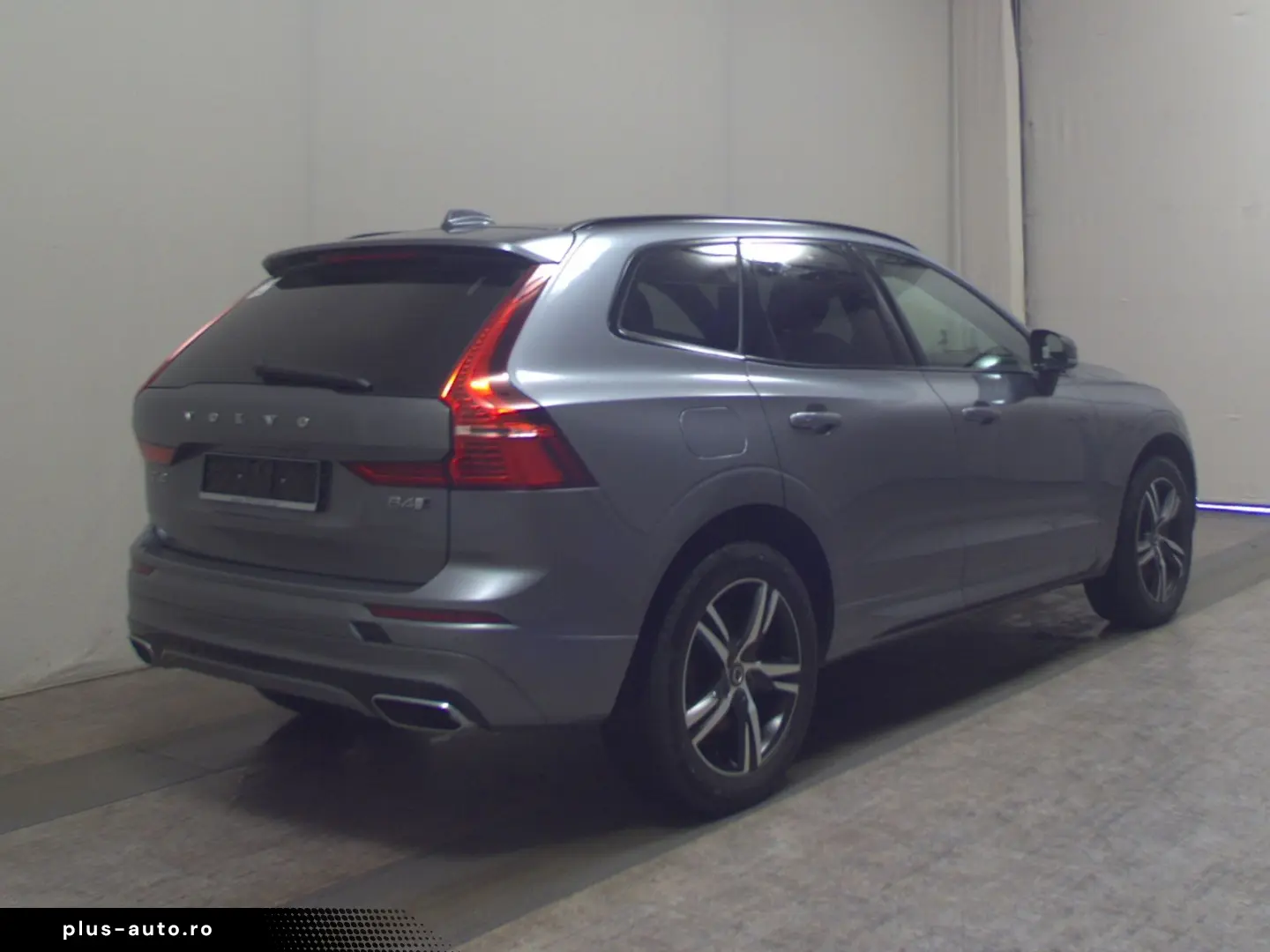 VOLVO XC60 B4 D AWD R-Design Navi LED RfK AHK PDC Shz