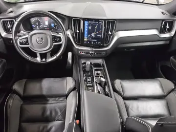 VOLVO XC60 B4 D AWD R-Design Navi LED RfK AHK PDC Shz